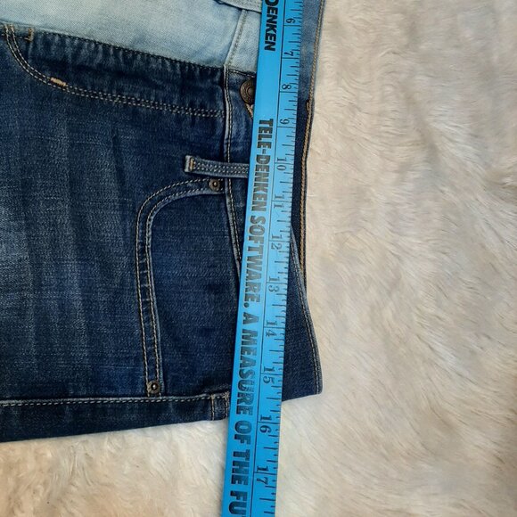 Levi's Two-Tone Blue Ankle Jeans - Picture 5 of 11